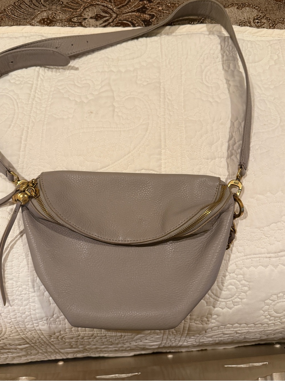 Hobo Tan Leather Crossbody Bag - Sleek Everyday Shoulder Bag